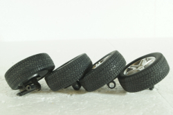 Комплект резины с дисками и рулевой тягой на Mercedes AMG 1:18