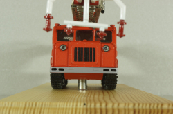 АПП-20 пожарный пеноподъемник на базе гусеничного артиллерийского тягача АТ-С модели 712, 1952 , Nik Models 1:43