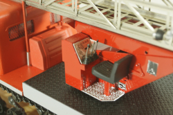 АПП-20 пожарный пеноподъемник на базе гусеничного артиллерийского тягача АТ-С модели 712, 1952 , Nik Models 1:43