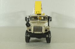 Урал-4320-0911 c подъемником ВС-22, бежевый, Nik Models 1:43