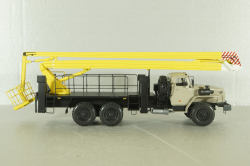 Урал-4320-0911 c подъемником ВС-22, бежевый, Nik Models 1:43