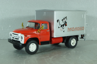 У-165 изотермический фургон на шасси Зил-138, красный/серебро, Наши Грузовики + АвтоИстория 1:43 