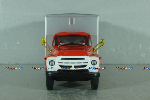 У-165 изотермический фургон на шасси Зил-138, красный/серебро, Наши Грузовики + АвтоИстория 1:43 