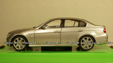BMW 330i, metallic-grey, Welly 1:24 