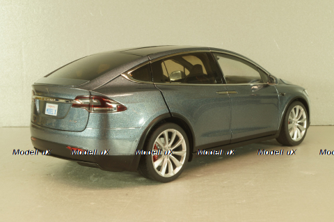 Tesla Model X 2016, light grey, LS-Collectibles 1:18