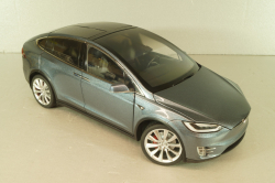 Tesla Model X 2016, light grey, LS-Collectibles 1:18
