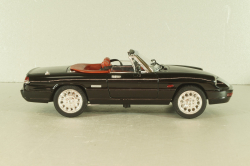 Alfa Romeo Spyder 1993, black, 330400, Universal Hobbies 1:18