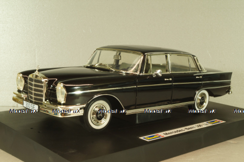 Mercedes-Benz 300 SE (W112) 1961, black, 08910, Revell 1:18