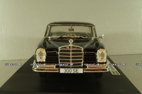 Mercedes-Benz 300 SE (W112) 1961, black, 08910, Revell 1:18
