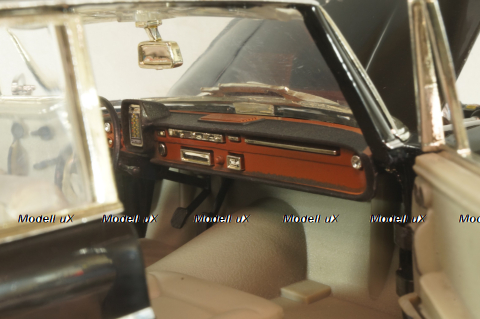 Mercedes-Benz 300 SE (W112) 1961, black, 08910, Revell 1:18