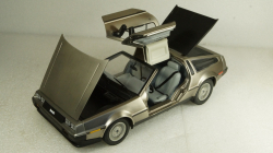 DeLorean DMC-12 1981, SunStar 1:18