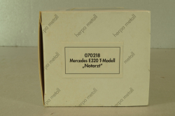 Mercedes-Benz E 320 (S124) T-Modell Notarzt 1987, white/red, 70218, Herpa 1:43
