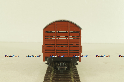 Вагон для перевозки животных "скотовоз", 2-х осный DB, коричневый, HO, 46035, Roco 1:87