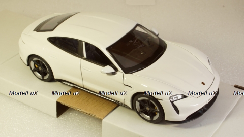 Porsche Taycan Turbo S, white, Burago 1:24