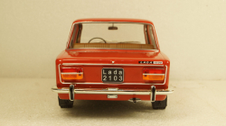 ВАЗ 2103 Жигули LADA 1972, T9-1800260, Triple9 1:18