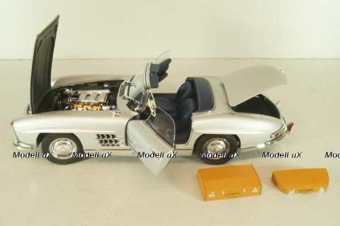 Mercedes-Benz 300SL Roadster (W198) 1957, silver, ‎180039030, Minichamps 1:18