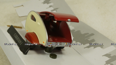 Caravan I burgundy / creamy white, Cararama 1:43