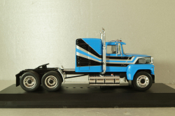 Ford LTL-9000 tractor 1978, blue with black strips, TR023, IXO 1:43