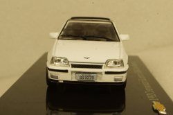 Chevrolet Kadett GSI Conversivel, white 1992, Altaya 1:43