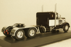Peterbilt 350 towing vehicle 1952 black/white, TR114, IXO 1:43