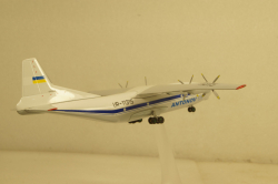 АН-12 Антонов Україна, Herpa 1:200