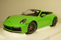 Porsche 911 (992) Carrera 4S 2019 green, Minichamps 1:18