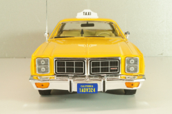 Dodge Monaco Taxi 1978, from movie Rocky III, yellow, 19111, Greenlight 1:18 Уценка!