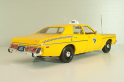Dodge Monaco Taxi 1978, from movie Rocky III, yellow, 19111, Greenlight 1:18 Уценка!