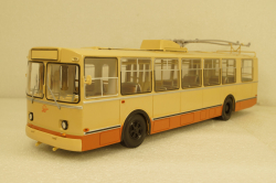 Зиу-9 (682Б) троллейбус 1972, бежевій, SSM4001, SSM 1:43