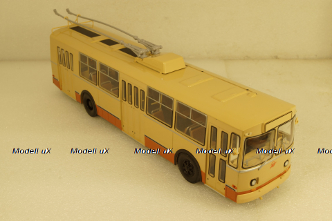 Зиу-9 (682Б) троллейбус 1972, бежевій, SSM4001, SSM 1:43