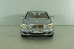 Mercedes S500 (W220) 1998, light blue, Maisto 1:18