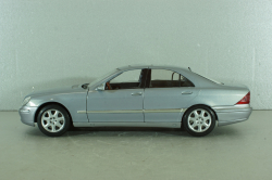 Mercedes S500 (W220) 1998, light blue, Maisto 1:18