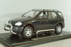 Mercedes-Benz ML 320 (W163) 1997, dark green, B66005244, Maisto 1:18