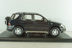 Mercedes-Benz ML 320 (W163) 1997, dark green, B66005244, Maisto 1:18