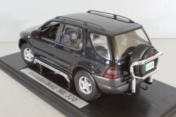 Mercedes-Benz ML 320 (W163) 1997, dark green, B66005244, Maisto 1:18