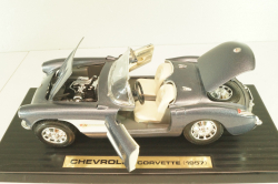 Chevrolet Corvette Convertible (C1) 1957, grey, 92018, Road Tough 1:18