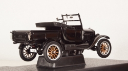 Ford Model T Runabout 1925 Black, SUN1886, SunStar 1:24