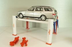 Подъемник 4-х стоечный, регулируемый "Chevron gasoline", 13637, Greenlight 1:18