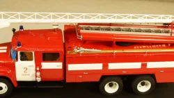 Зил 133Г1 АЦ-40 с телескопическим подъемником, Казань 1980 г., TruckTyr 1:43
