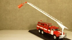 Зил 133Г1 АЦ-40 с телескопическим подъемником, Казань 1980 г., TruckTyr 1:43