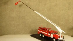Зил 133Г1 АЦ-40 с телескопическим подъемником, Казань 1980 г., TruckTyr 1:43