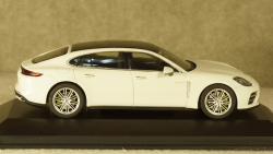 Porsche Panamera Turbo S E-Hybrid Executive G2 white, Herpa 1:43