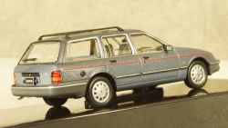 Ford Sierra Ghia metallic-silver 1988, CLC352N, IXO 1:43
