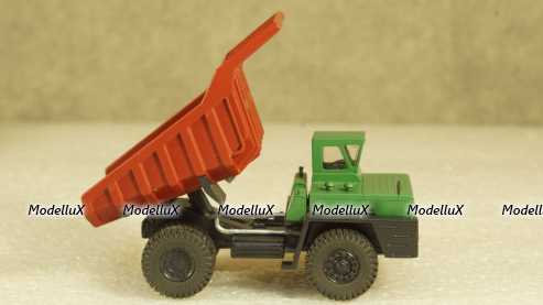 БЕЛАЗ 540А карьерный самосвал зелёный/красный, Бригадир 1:87