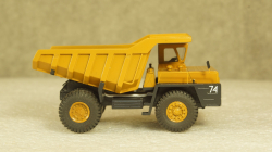 БЕЛАЗ 540А карьерный самосвал желтый, Бригадир 1:87