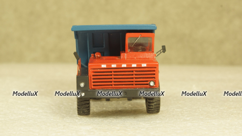 БЕЛАЗ 540А карьерный самосвал красный/синий, Бригадир 1:87