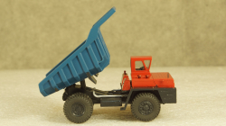 БЕЛАЗ 540А карьерный самосвал красный/синий, Бригадир 1:87