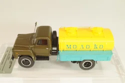 Газ-53А АЦПТ-3,3 "Молоко", хаки/желтый, 1973 г., 105357, DiP Models 1:43