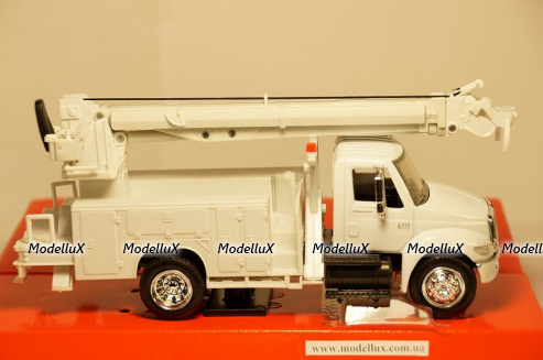 International 4200 Digger Truck