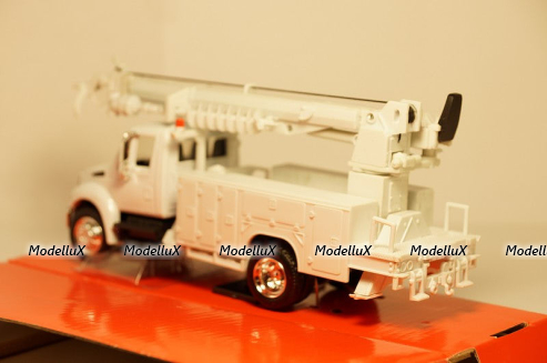 International 4200 Digger Truck